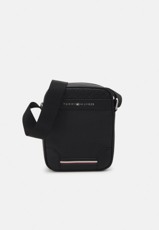 Tommy Hilfiger CENTRAL REPORTER UNISEX Across body bag black CENTRAL REPORTER UNISEX Сумка через плечо черный