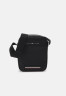 Tommy Hilfiger CENTRAL REPORTER UNISEX Across body bag black CENTRAL REPORTER UNISEX Сумка через плечо черный
