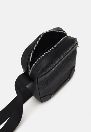 Tommy Hilfiger CENTRAL REPORTER UNISEX Across body bag black CENTRAL REPORTER UNISEX Сумка через плечо черный