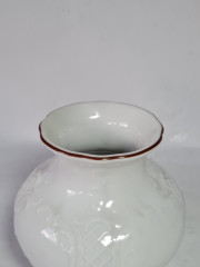 Вазы винтажные Seltmann Weiden с объемным декором и золотой каймой, фарфор, 2 шт.,10 x 8,5 см, Германия, 1960-70гг.