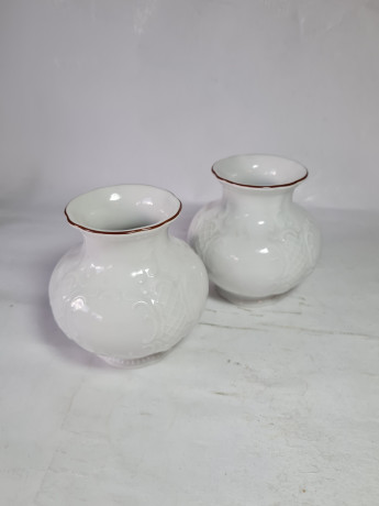 Вазы винтажные Seltmann Weiden с объемным декором и золотой каймой, фарфор, 2 шт.,10 x 8,5 см, Германия, 1960-70гг.