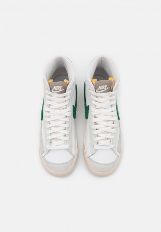 Nike Sportswear W BLAZER MID 77 Sneaker high summit white/gorge green/light silver/honeydew/moon fossil/light orewood brown W BLAZER MID 77 Высокие кроссовки женские вершина белый/зеленое ущелье/светло-серебристый/медвяная роса/лунная ископаемая/светло-ко