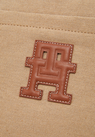 Tommy Hilfiger MONOGRAM REPORTER UNISEX Across body bag classic khaki MONOGRAM REPORTER UNISEX Сумка через плечо классический хаки