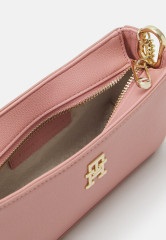 Tommy Hilfiger TIMELESS CHAIN CROSSOVER Across body bag soothing pink TIMELESS CHAIN ??CROSSOVER Сумка через плечо успокаивающий розовый