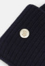 Tommy Hilfiger ELEVATED BEANIE Beanie space blue ПОВЫШЕННАЯ ШАПКА Шапочка космический синий