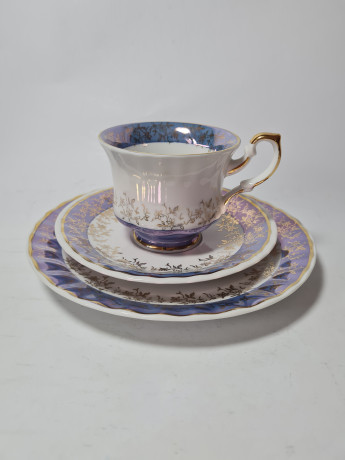 Fena Porzellan Винтажное чайное трио с синей окантовкой и позолоченным цветочным узором, Германия, 1960-70гг.