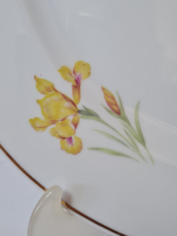 Блюдо винтажное PMR Bavaria Jaeger & CO, белый фарфор с розово-сине-желтым цветочным рисунком, 27 x 2,5 см, Германия, 1960-70гг.