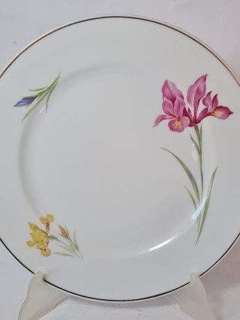 Блюдо винтажное PMR Bavaria Jaeger & CO, белый фарфор с розово-сине-желтым цветочным рисунком, 27 x 2,5 см, Германия, 1960-70гг.