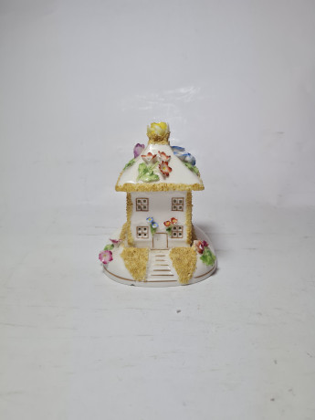 Coalport Fine Bone China England Фарфоровый летний домик с цветочным декором, 11 x 8,5 см, Англия, 1960-70гг.