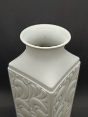 Ваза винтажная большая Tirschenreuth с объемным декором, прямоугольной формы, фарфор, 27 х 9 см, Германия, 1960-70гг.