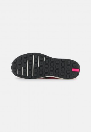 Nike Sportswear WAFFLE ONE Sneaker low hyper pink/black/dark beetroot/sail WAFFLE ONE кроссовки женские низкие гипер-розовый/черный/темно-свекольный/парусный