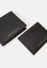 Tommy Hilfiger HOLDER & MINI  WALLET SET Wallet black НАБОР ДЕРЖАТЕЛЯ И МИНИ-КОШЕЛЬКА Бумажник черный
