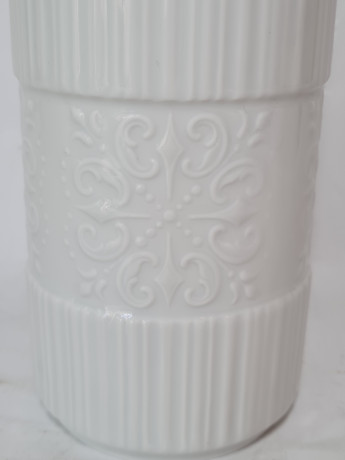 Ваза винтажная Edelstein Bavaria, белый фарфор с фактурным узором, 22 x 8,5 см, Германия, 1960-70гг.