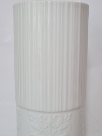 Ваза винтажная Edelstein Bavaria, белый фарфор с фактурным узором, 22 x 8,5 см, Германия, 1960-70гг.