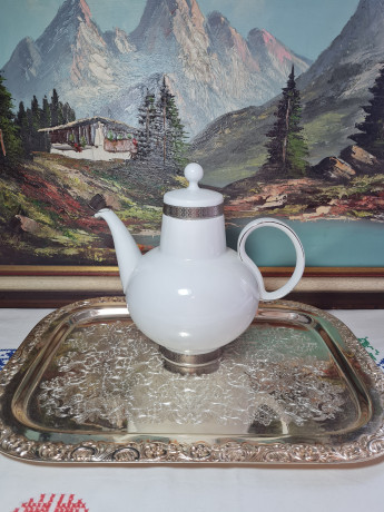 Чайник винтажный H&G Selb / Heinrich, белый фарфор с серебряным узором, 23 x 23 см, Германия, 1960-1970гг.