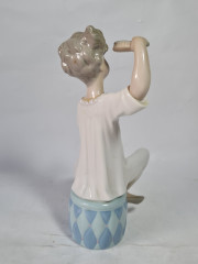 Статуэтка винтажная Liadro "Мальчик с расческой", ручная работа, фарфор, 21 см, Испания, 1970-80гг.