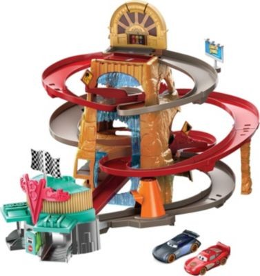 Mattel Disney Pixar Cars Radiator Springs Gebirgsrennen Spielset mit 2 Fahrzeugen Игровой набор Disney Pixar Cars Radiator Springs Mountain Race с 2 автомобилями
