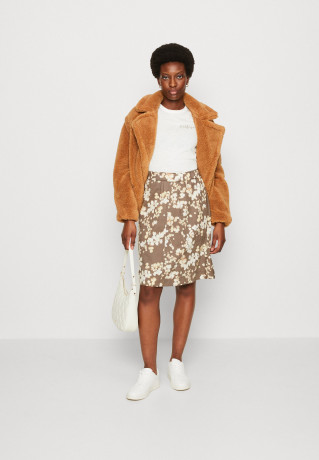 Tommy Hilfiger SLIM GOLD C-NK SS Print T-shirt ecru SLIM GOLD C-NK SS Футболка с принтом экрю