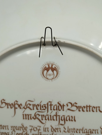 Тарелка сувенирная винтажная Lusa с гербами "Бреттен", фарфор, 30 см, Германия, 1970-80гг.