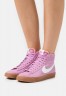 Nike Sportswear BLAZER MID 77 Sneaker high beyond pink/white/med brown/total orange BLAZER MID 77 Высокие кроссовки женские за гранью розового/белого/средне-коричневого/полного оранжевого