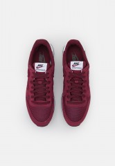 Nike Sportswear INTERNATIONALIST Sneaker low dark beetroot/white/black/pure platinum INTERNATIONALIST Низкие кроссовки женские темная свекла/белый/черный/чистая платина