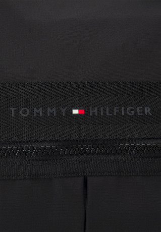 Tommy Hilfiger HORIZON DUFFLE Weekend bag black HORIZON DUFFLE Сумка выходного дня черный