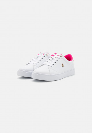 Tommy Hilfiger ELEVATED ESSENTIAL COURT  Trainers white/bright cerise pink ПОВЫШЕННЫЙ ESSENTIAL COURT Кроссовки белый/ярко-вишнево-розовый