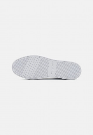 Tommy Hilfiger ELEVATED ESSENTIAL COURT  Trainers white/bright cerise pink ПОВЫШЕННЫЙ ESSENTIAL COURT Кроссовки белый/ярко-вишнево-розовый