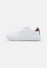 Tommy Hilfiger SIGNATURE COURT Trainers white ПОДПИСЬ СУД Кроссовки белый