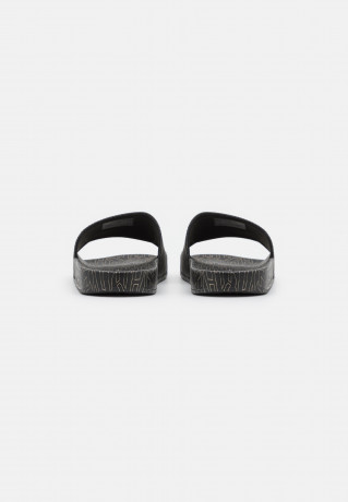 Tommy Hilfiger METALLIC POOL SLIDE Mules black МЕТАЛЛИЧЕСКАЯ ГОРКА ДЛЯ БАССЕЙНА Мюли черный