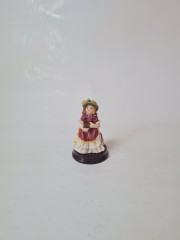 Статуэтка винтажная миниатюрная Leonardo "Девочка в нарядном платье с коробкой конфет", 7 x 4 см, Германия, 1960-70гг.