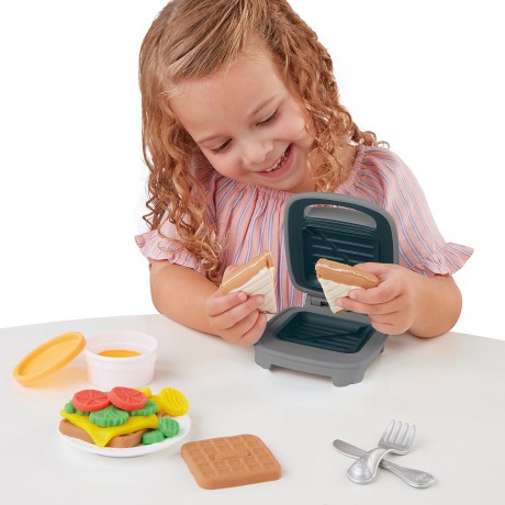 Hasbro Play-Doh Kitchen Creations Sandwichmaker Set fur Kinder ab 3 Jahren mit Play-Doh Elastix Knete und 6 weiteren Farben Набор для приготовления сэндвичей Play-Doh Kitchen Creations для детей от 3 лет с пластилином Play-Doh Elastix и 6 другими цветами