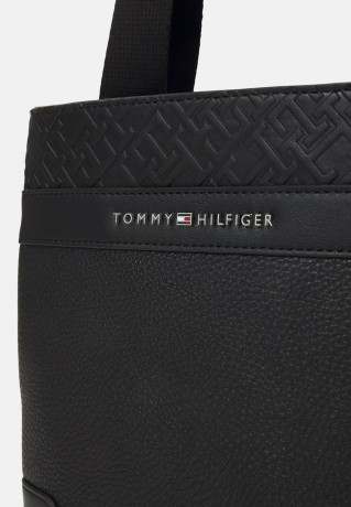 Tommy Hilfiger CENTRAL MINI CROSSOVER UNISEX Across body bag black CENTRAL MINI CROSSOVER UNISEX Сумка через плечо черный
