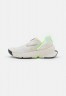 Nike Sportswear GO FLYEASE Sneaker low phantom/black/ghost green/barely green/barely rose/football grey GO FLYEASE Низкие кроссовки женские призрачный/черный/призрачно-зеленый/зеленовато-зеленый/бледно-розовый/футбольно-серый