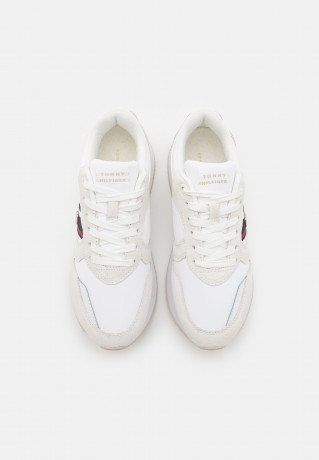 Tommy Hilfiger CORP WEBBING RUNNER Trainers white CORP WEBBING RUNNER Кроссовки белый