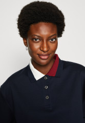 Tommy Hilfiger RLX SPLIT GLOBAL STR CROP Polo shirt desert sky RLX SPLIT GLOBAL STR CROP Рубашка поло небо пустыни