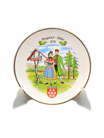 Тарелка декоративная винтажная Kahla "Бергдорф-Хен.1979", фарфор, 19 см, Германия, 1979 год.
