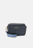Tommy Hilfiger ICONIC CAMERA BAG MONO Camera bag desert sky  ICONIC CAMERA BAG MONO Сумка для фотокамеры небо пустыни