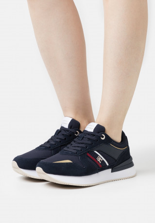 Tommy Hilfiger CORP WEBBING RUNNER Trainers space blue CORP WEBBING RUNNER Кроссовки космический синий