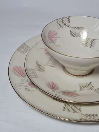 Mitterteich Bavaria Фарфоровое чайное трио с цветочным и геометрическим узором, Германия, 1960-70гг.