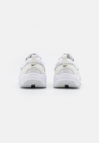 Nike Sportswear W AIR MAX BLISS NN Sneaker low white/summit white W AIR MAX BLISS NN Низкие кроссовки женские белый/саммит белый
