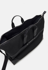 Tommy Hilfiger CENTRAL REPREVE WEEKENDER UNISEX Weekend bag black CENTRAL REPREVE WEEKENDER UNISEX Сумка выходного дня черный