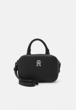 Tommy Hilfiger EMBLEM TRUNK Across body bag black EMBLEM TRUNK Сумка через плечо черный