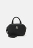 Tommy Hilfiger EMBLEM TRUNK Across body bag black EMBLEM TRUNK Сумка через плечо черный
