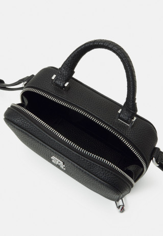 Tommy Hilfiger EMBLEM TRUNK Across body bag black EMBLEM TRUNK Сумка через плечо черный