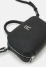 Tommy Hilfiger EMBLEM TRUNK Across body bag black EMBLEM TRUNK Сумка через плечо черный