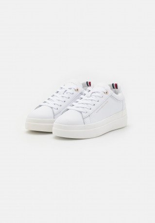 Tommy Hilfiger FEMININE ELEVATED Trainers white/gold FEMININE ELEVATED кроссовки белое золото