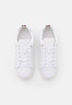 Tommy Hilfiger FEMININE ELEVATED Trainers white/gold FEMININE ELEVATED кроссовки белое золото