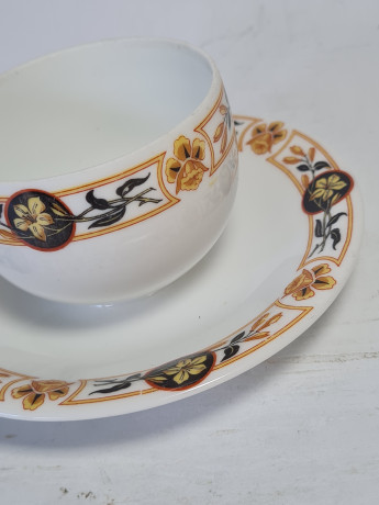 Чайная пара винтажная Limoges France, Maison A.Bosuin a Caen, белый фарфор с желтым узором и цветами, 13 x 7 см, Франция, 1960-70гг.