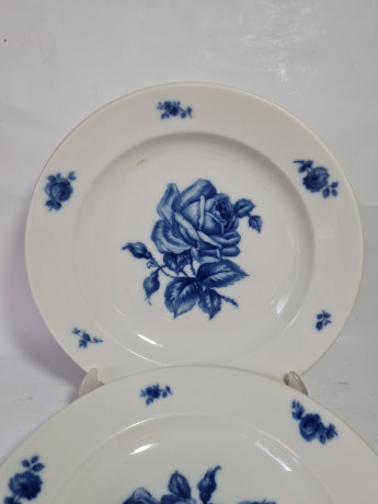 Тарелка винтажная Hutschenreuther Kochenberg Bavaria с цветочным декором, фарфор, 2 шт., 23 см, Германия, 1960-70гг.